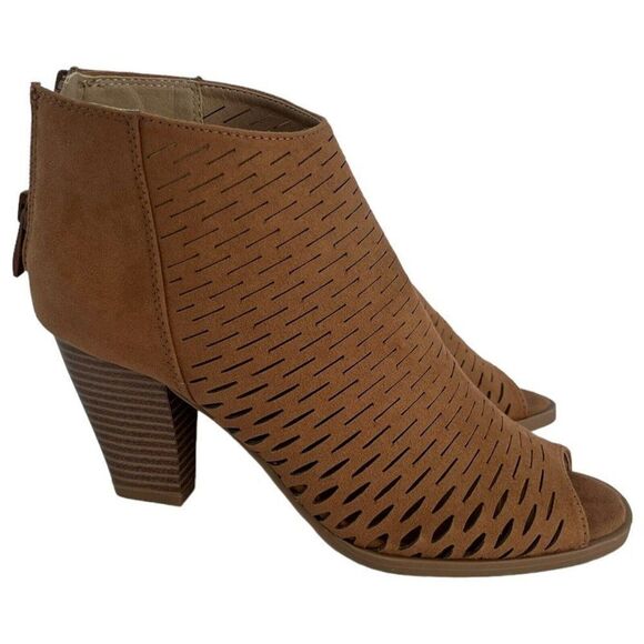 CL By Chinese Laundry Womens RNNC 003 Ankle Bootie Brown Suede Size 6M US - Picture 1 of 7